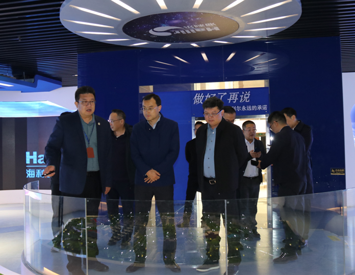 青岛市委政研室副主任赵飞一行来凯发一触即发官网调研指导